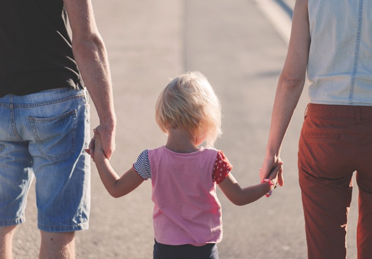 Sulle trascrizioni per "figli" di coppie gay bene le parole di Piantedosi, sindaci rispettino legge 1